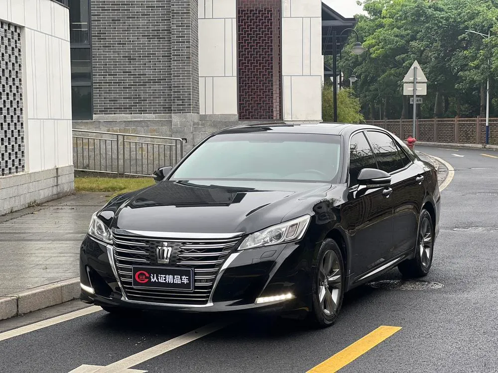 Toyota Crown 2.0T Fashion Edition, 2015 — фото 1