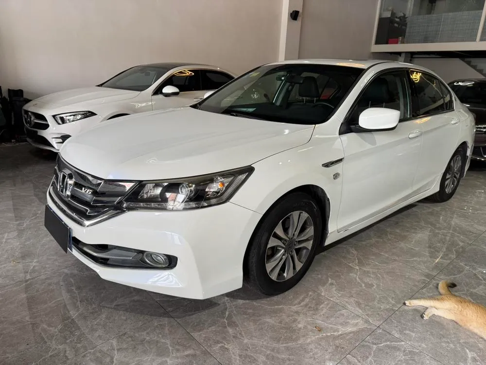 Honda Accord 2.0L LXS Elite Edition, 2015 — фото 1