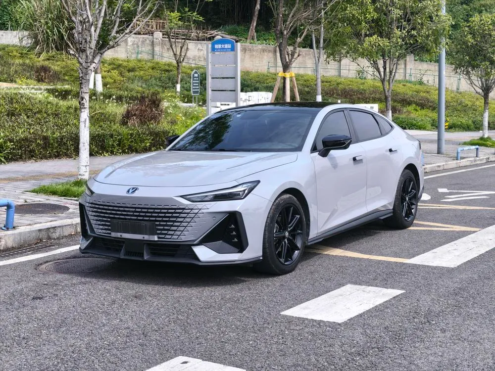 Changan UNI-V 1.5T Premium Version, 2022 — фото 1