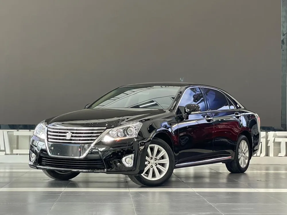 Toyota Crown, 2012
