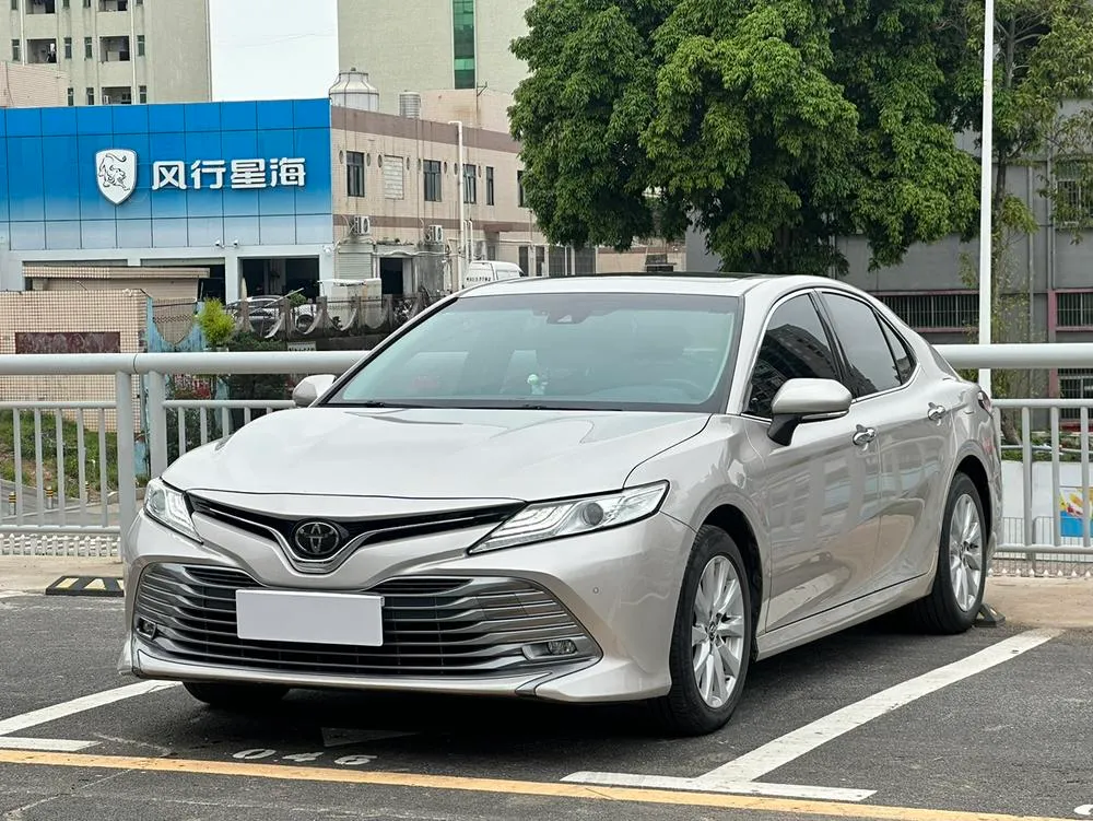 Toyota Camry Facelift 2.0G Luxury Edition, 2019 — фото 1