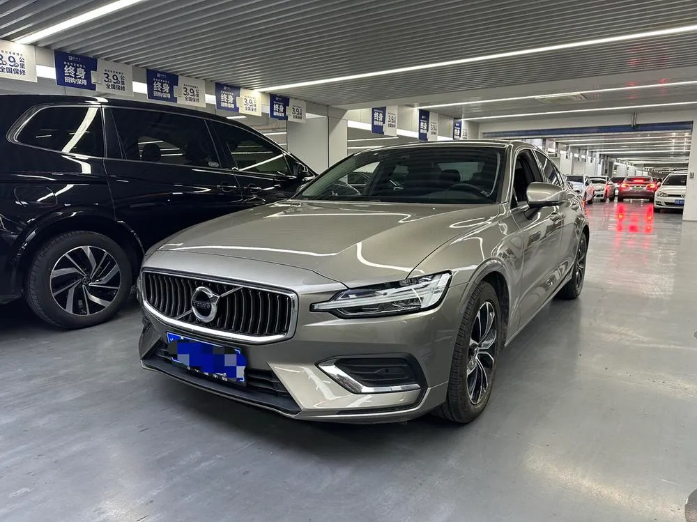 Volvo S60 B4 Sport Edition, 2022 — фото 1