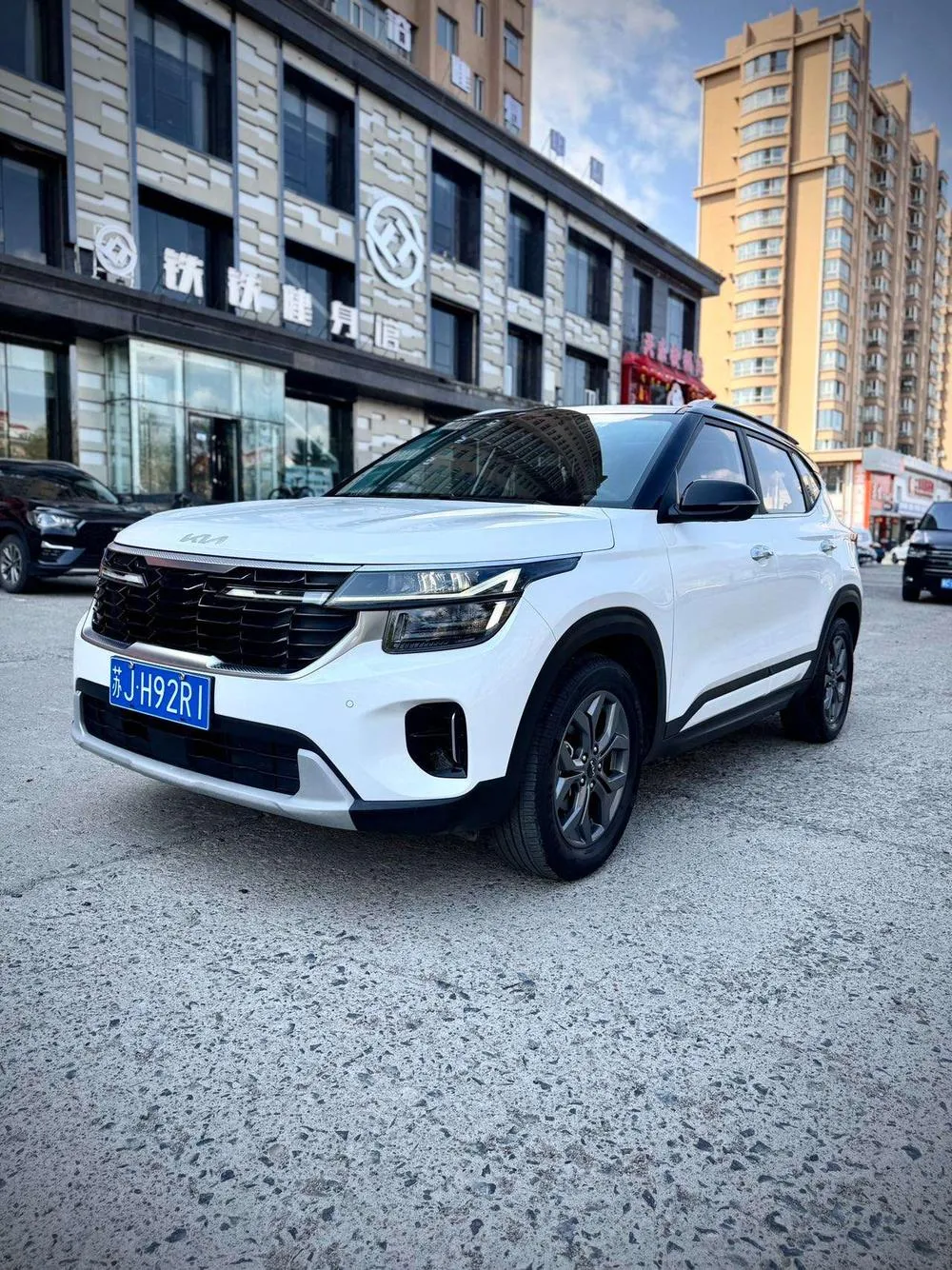 Киа Seltos 1.5L IVT Luxury Edition, 2023 — фото 1