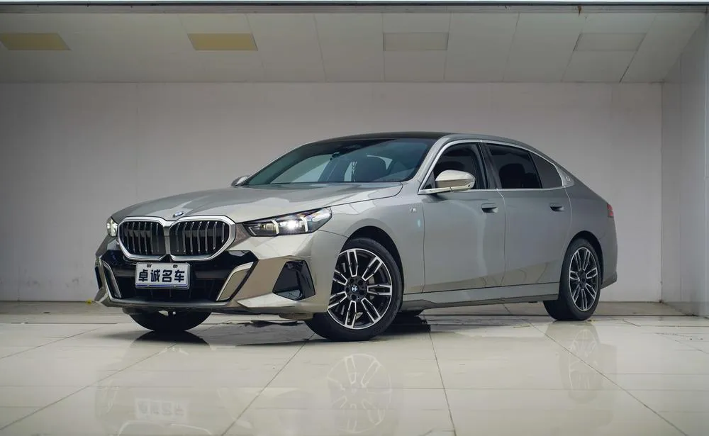 БМВ 5-Series 530Li Leading Version M Sport, 2024 — фото 1