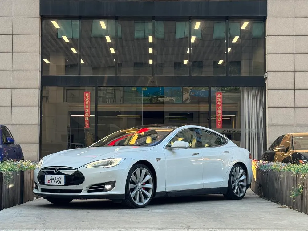 Tesla Model S, 2014