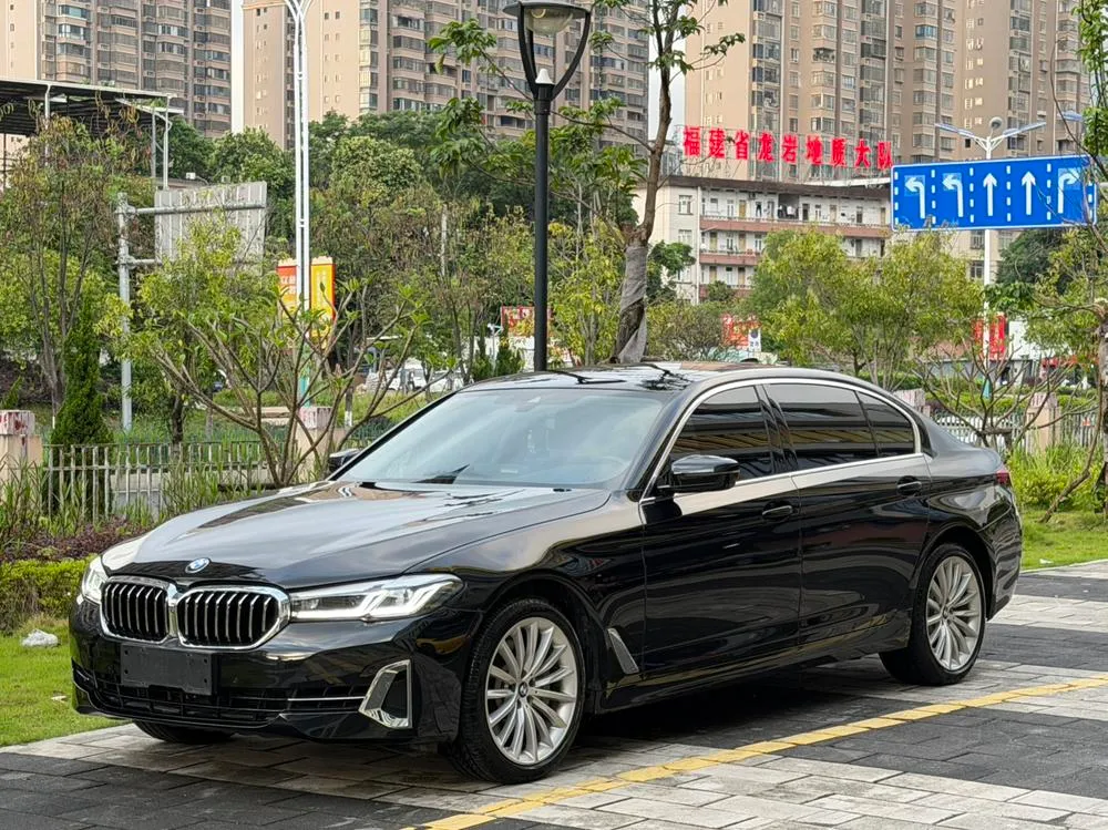 BMW 5-Series, 2022