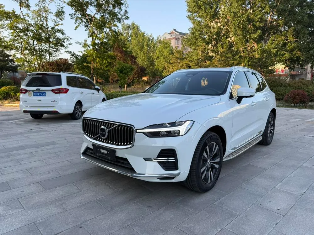 Вольво XC60 B5 4WD Luxury Edition, 2022 — фото 1
