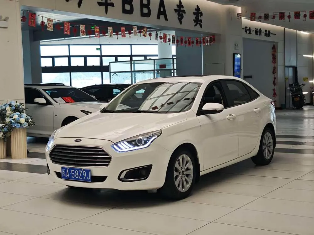 Ford Escort 1.5L Auto Fashion Version, 2015 — фото 1