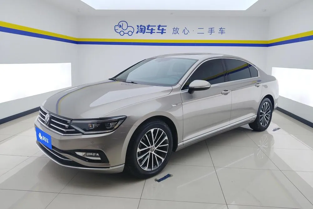 Volkswagen Magotan 330TSI DSG Luxury Version, 2020 — фото 1