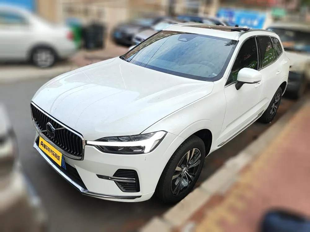 Вольво XC60 B5 4WD Luxury Edition, 2024 — фото 1