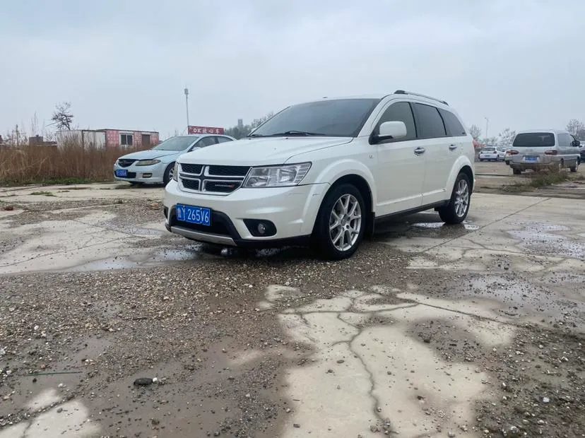 Додж Journey 2.4L 2WD Premium Style Edition, 2013 — фото 1