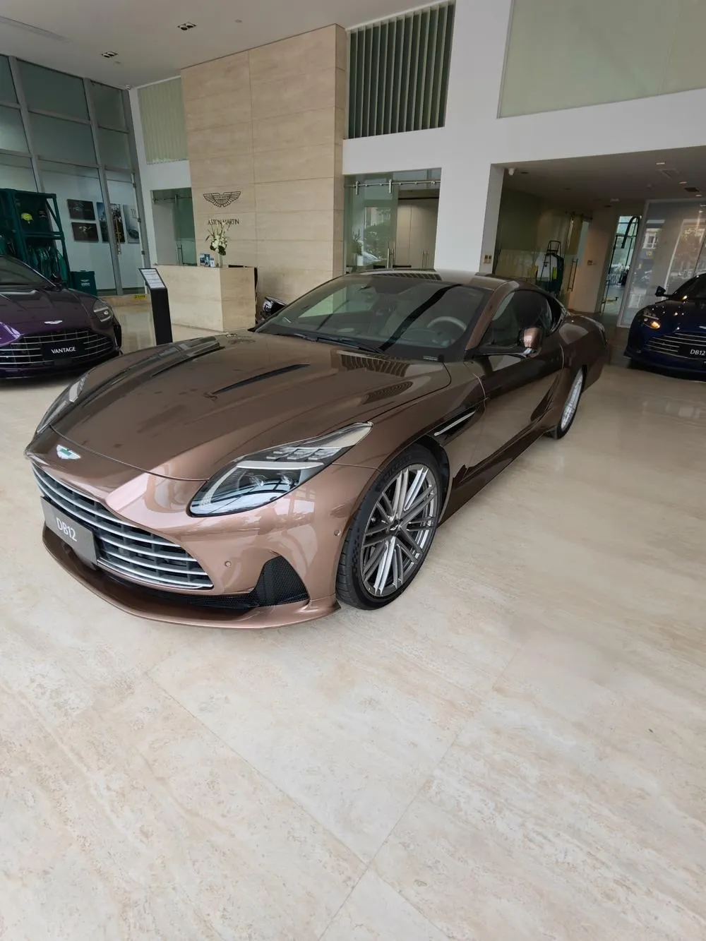 Aston Martin DB12, 2024