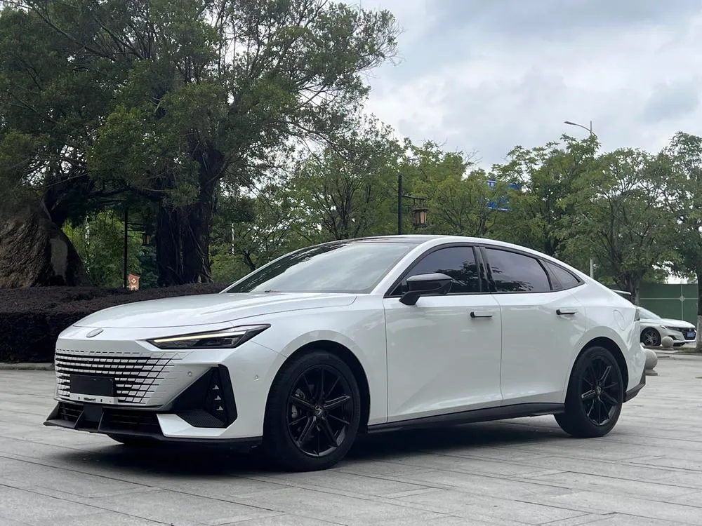 Changan UNI-V 1.5T Navigator Version, 2022 — фото 1