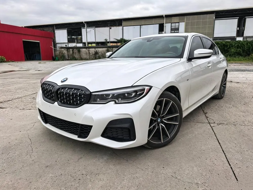 BMW 3-Series, 2022