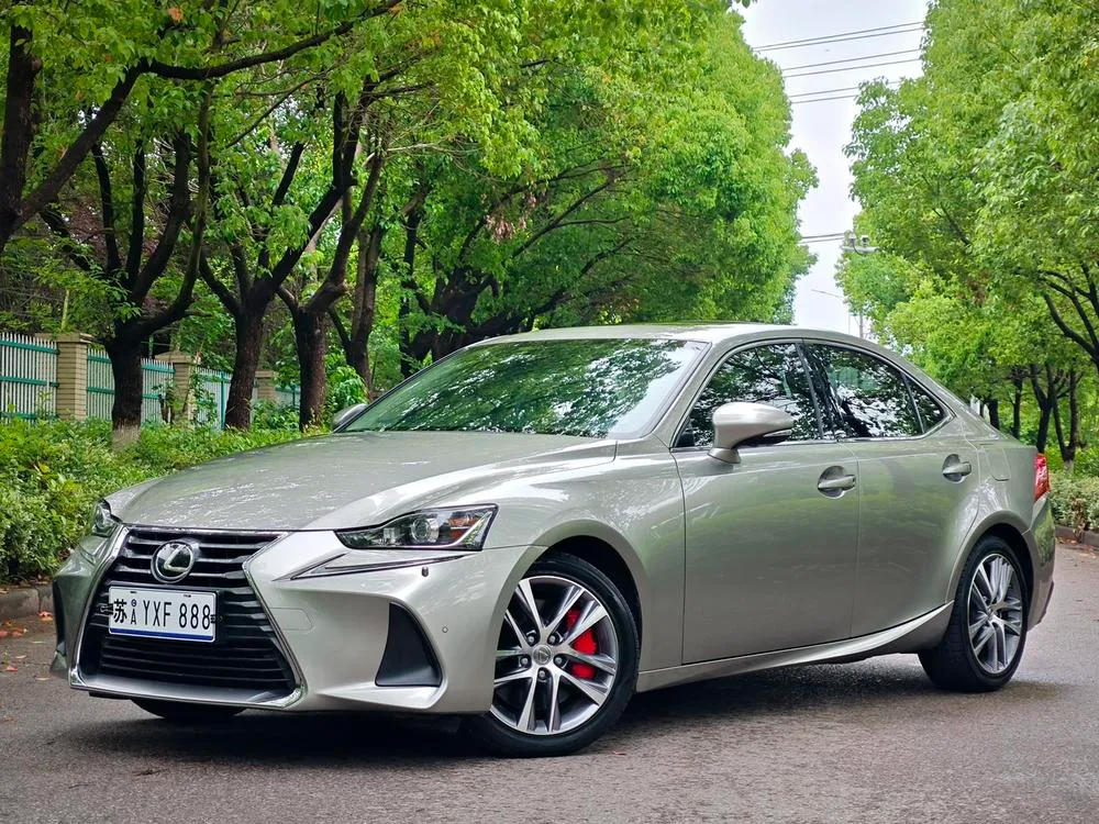 Lexus IS, 2017