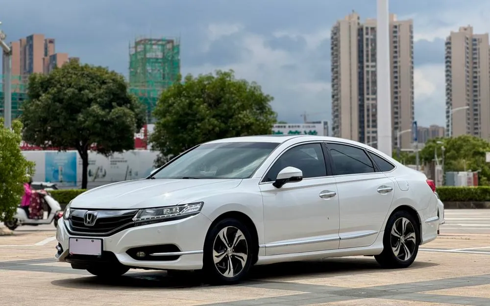 Honda Spirior 2.4L Premium Edition, 2015 — фото 1