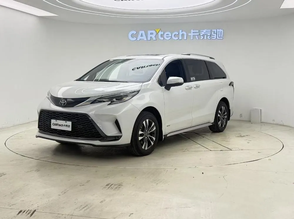 Тойота Granvia Smart Hybrid Dual Engine 2.5L 4WD Premium PLUS Edition, 2024 — фото 1