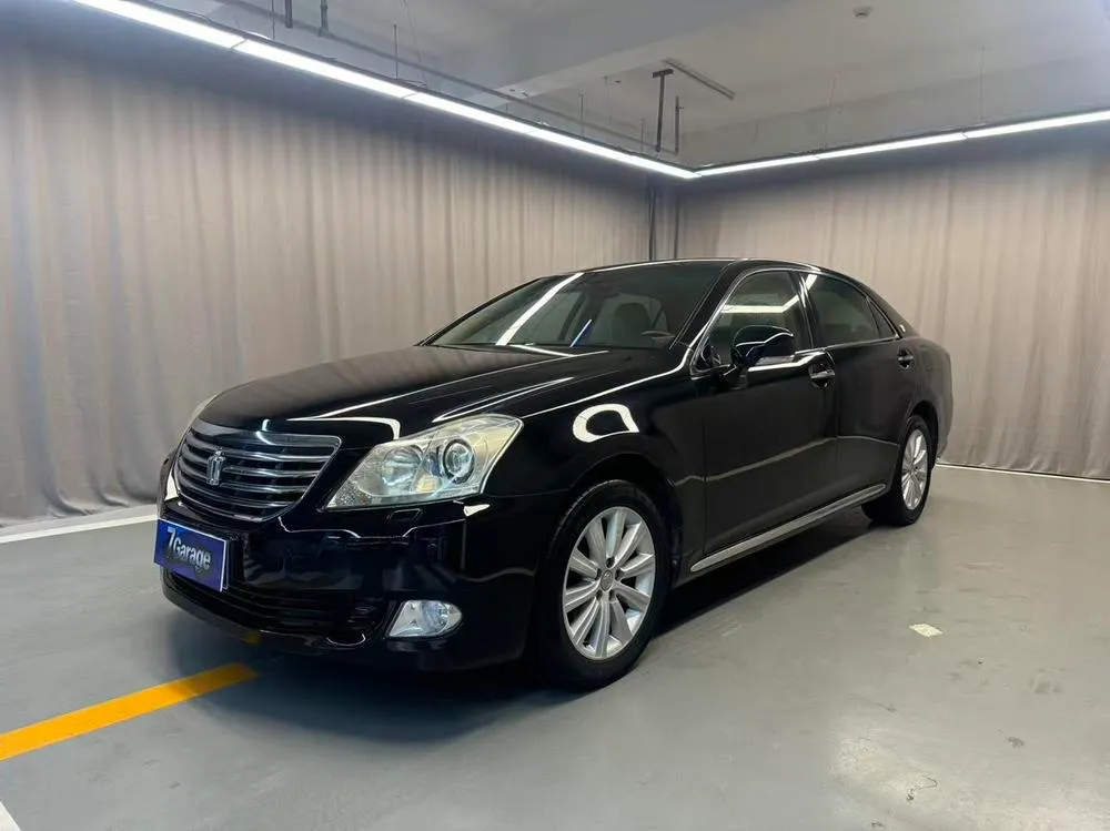 Toyota Crown, 2010