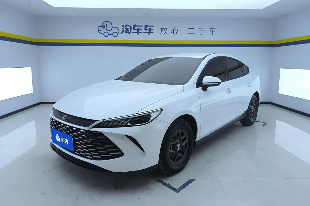 BYD Qin PLUS DM Smart Drive Edition DM-i 55KM Leading Version, 2025 — фото 1