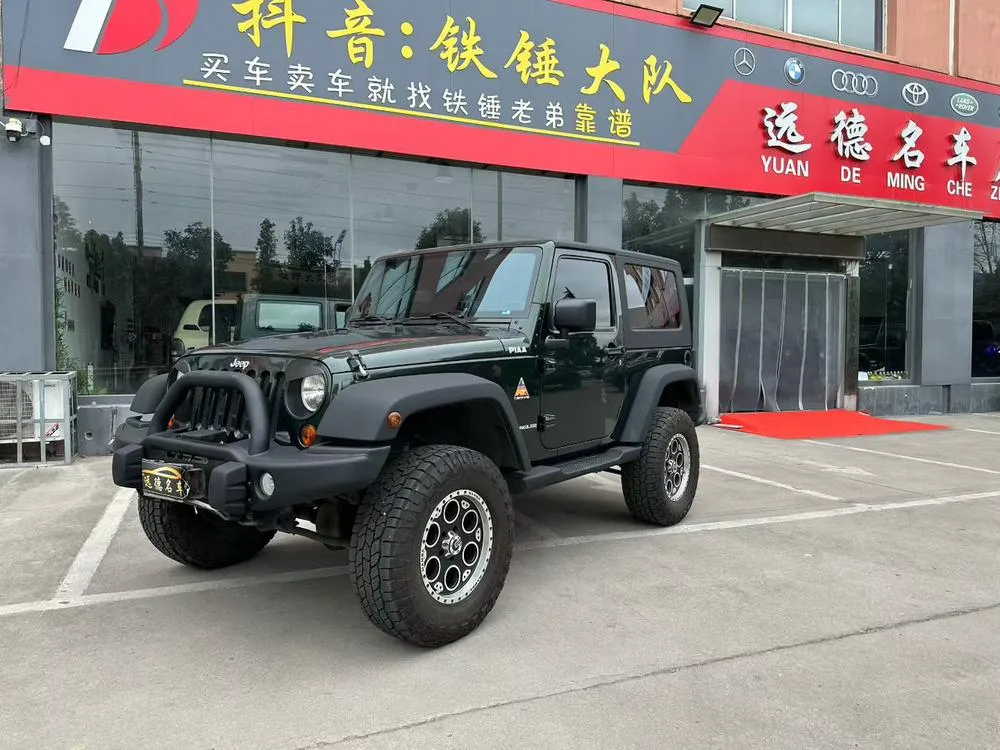 Jeep Wrangler 3.8L Sahara Edition, 2010 — фото 1