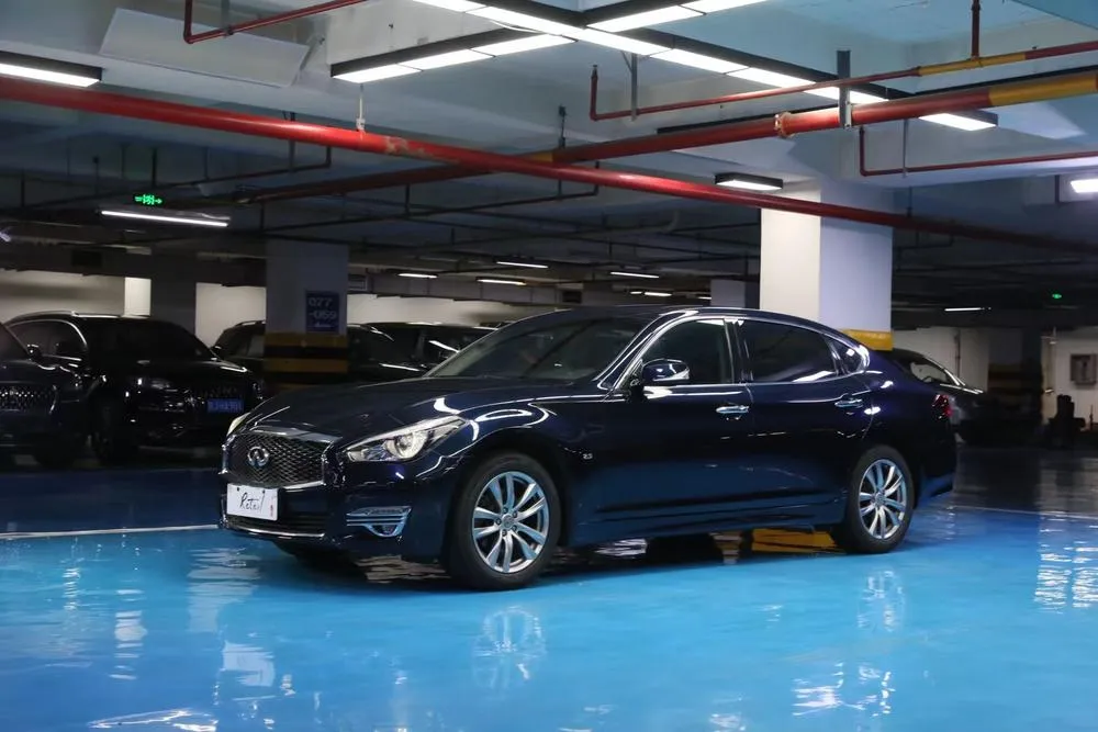 Infiniti Q70, 2015
