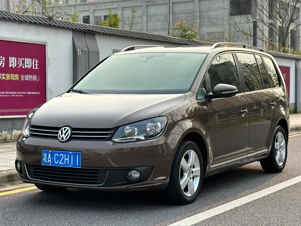 Volkswagen Touran 1.4T Auto Comfort Edition 5 Seater, 2013 — фото 1