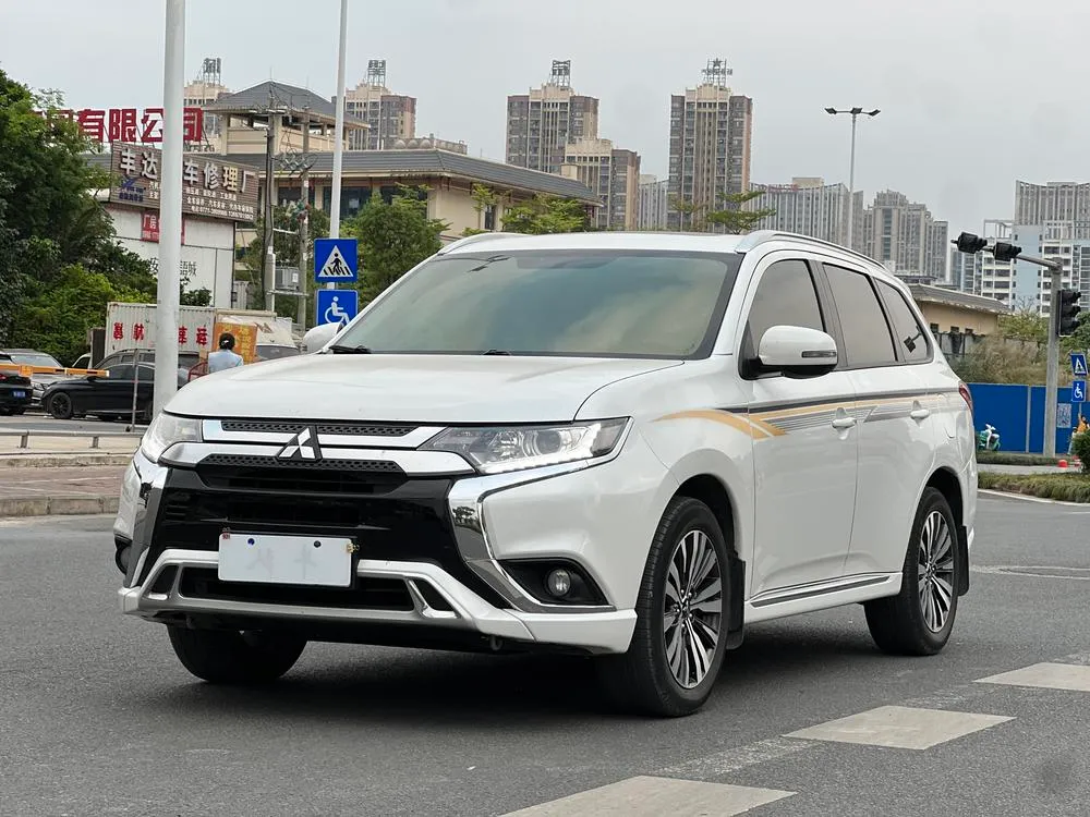 Mitsubishi Outlander, 2021