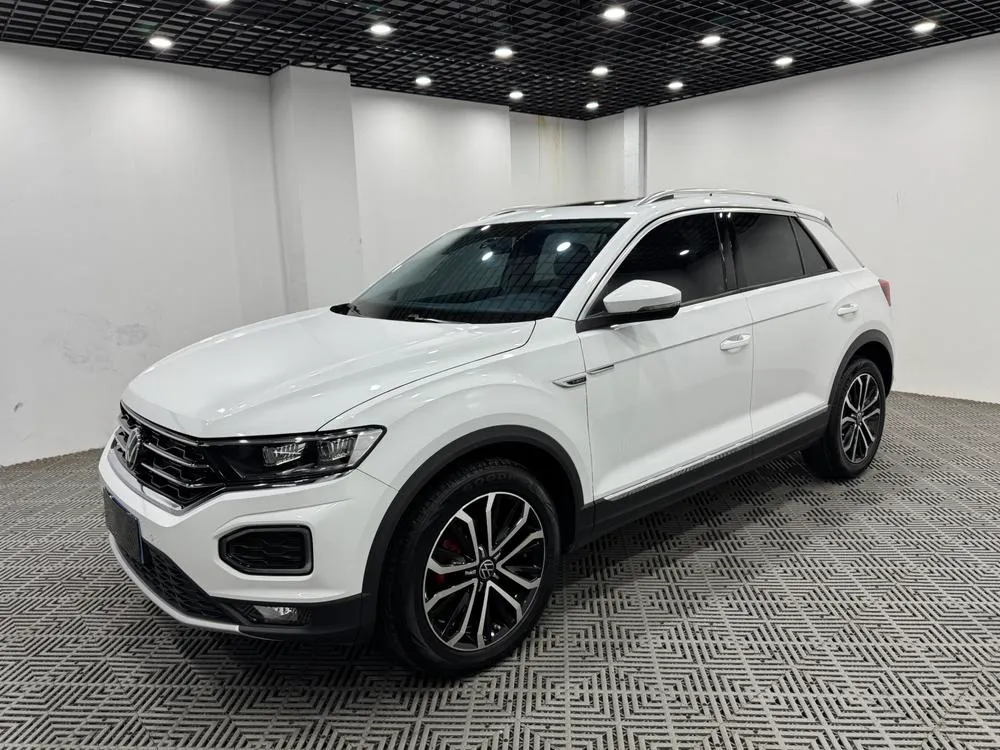 Volkswagen T-Roc 280TSI DSG 2WD PLUS, 2022 — фото 1