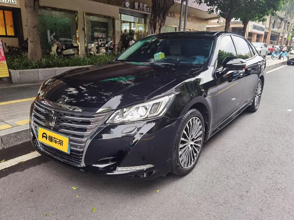 Toyota Crown, 2015