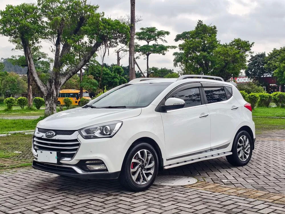 JAC Group Refine S2 1.5L Manual Luxury Smart Version, 2015 — фото 1