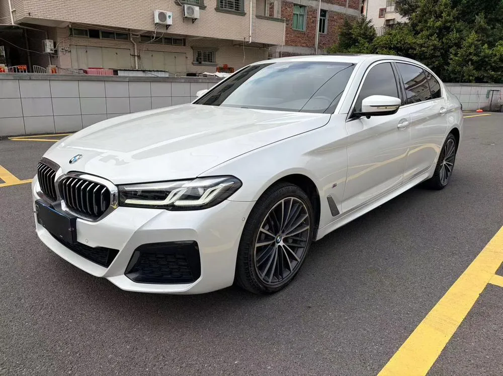 BMW 5-Series, 2022