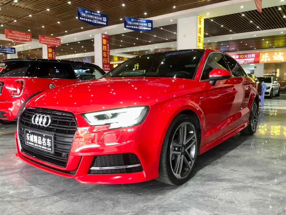 Audi A3 Limousine 35 TFSI Sport Version, 2017 — фото 1
