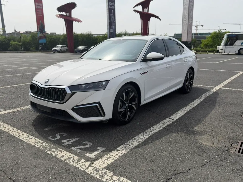 Skoda Octavia PRO TSI280 DSG Prestige Edition, 2022 — фото 1