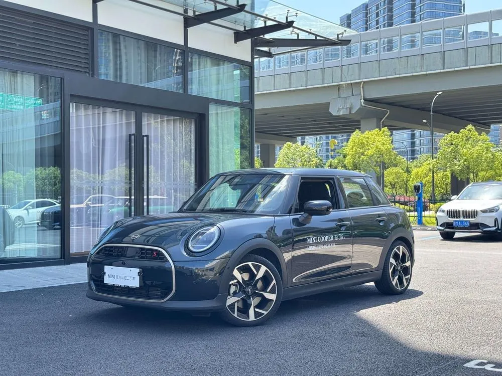MINI MINI, 2025