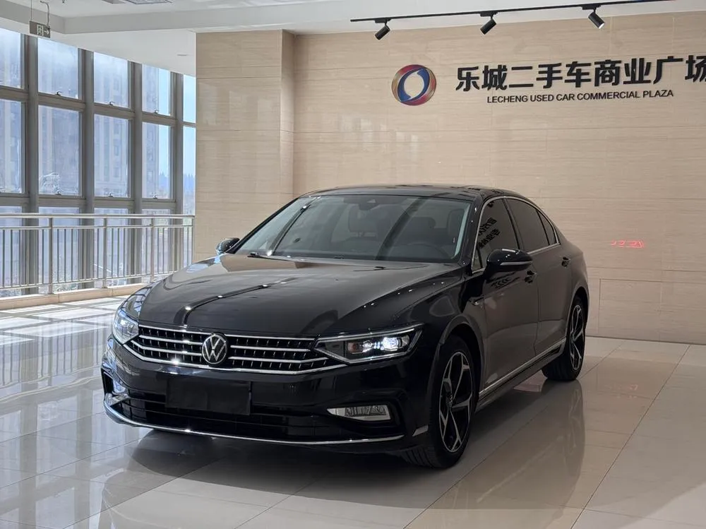 Volkswagen Magotan 200 Anniversary Edition 330TSI DSG Luxury Version, 2023 — фото 1