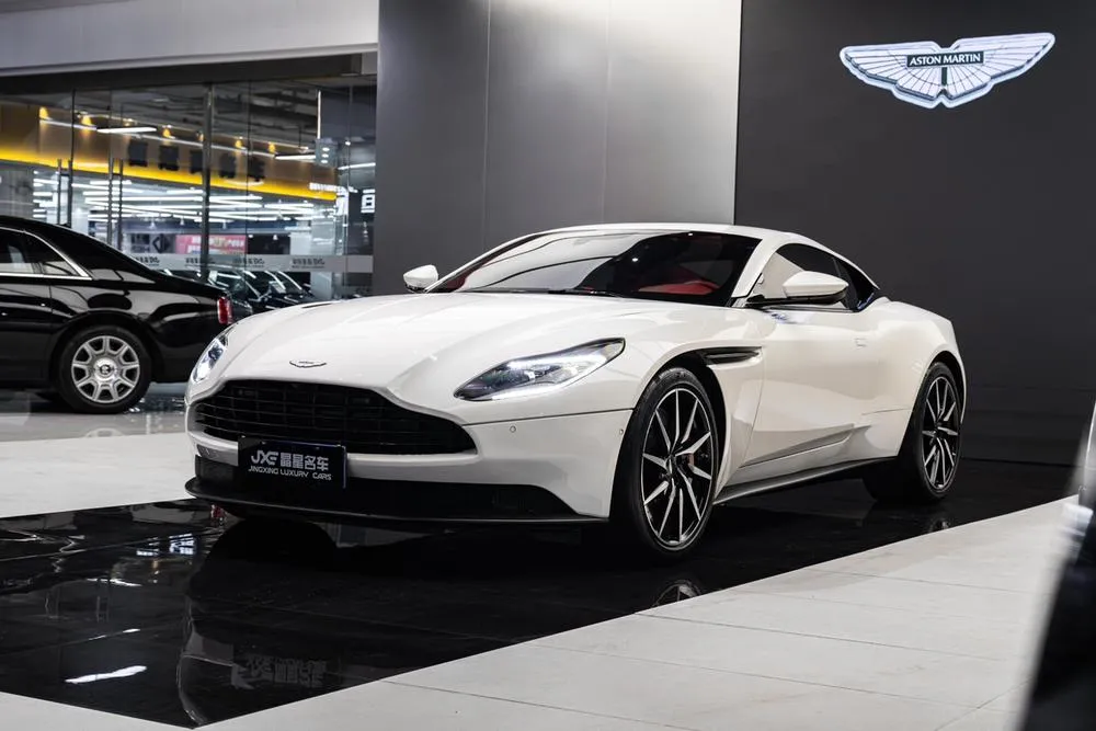 Aston Martin DB11 4.0T V8 Coupe, 2019 — фото 1