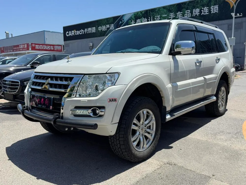 Mitsubishi Pajero (Import), 2019
