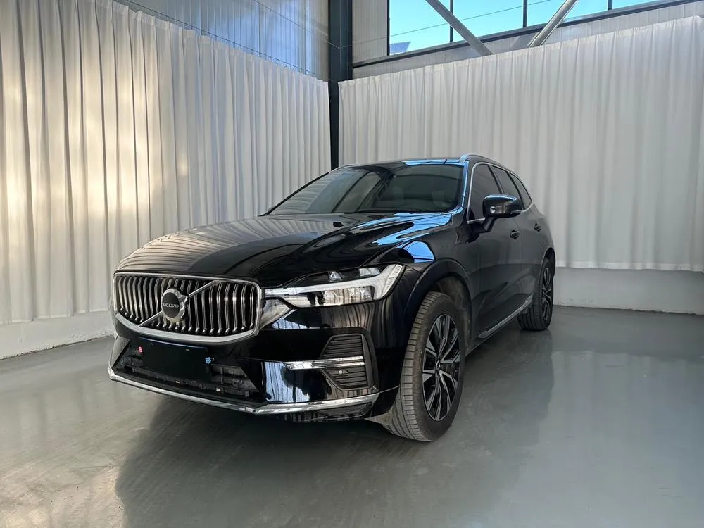 Volvo XC60 B5 4WD Luxury Edition, 2025 — фото 1