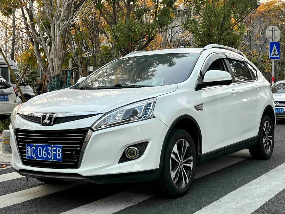 Luxgen U6 SUV, 2015
