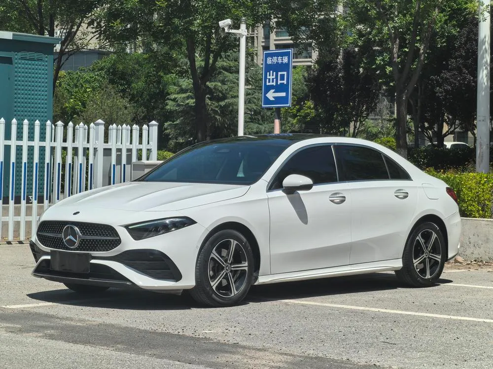 Mercedes-Benz A-Class A 200 L Sport Fashion Edition, 2023 — фото 1