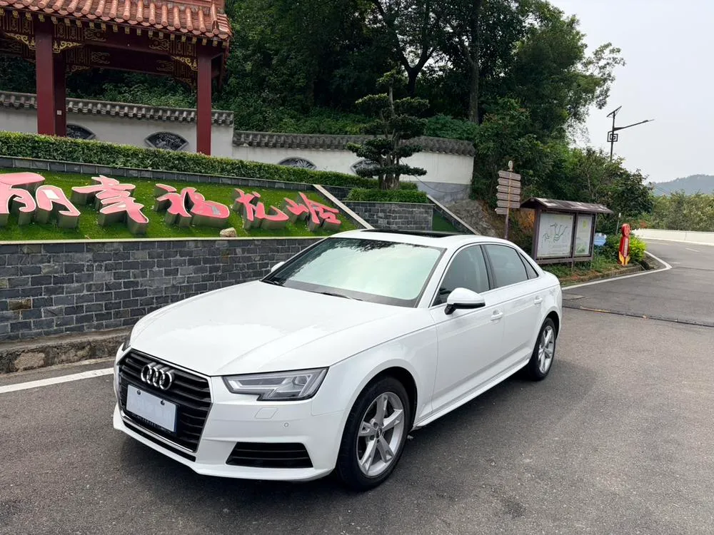 Audi A4L Plus 40 TFSI Fashion Version, 2017 — фото 1