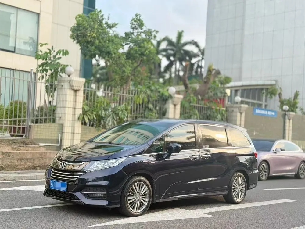 Honda Odyssey 2.4L Luxury Edition, 2018 — фото 1