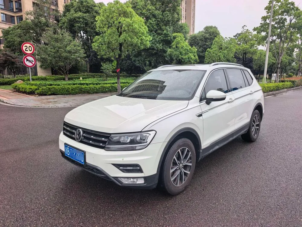 Volkswagen Tiguan L 330TSI Auto 2WD Luxury Edition, 2017 — фото 1