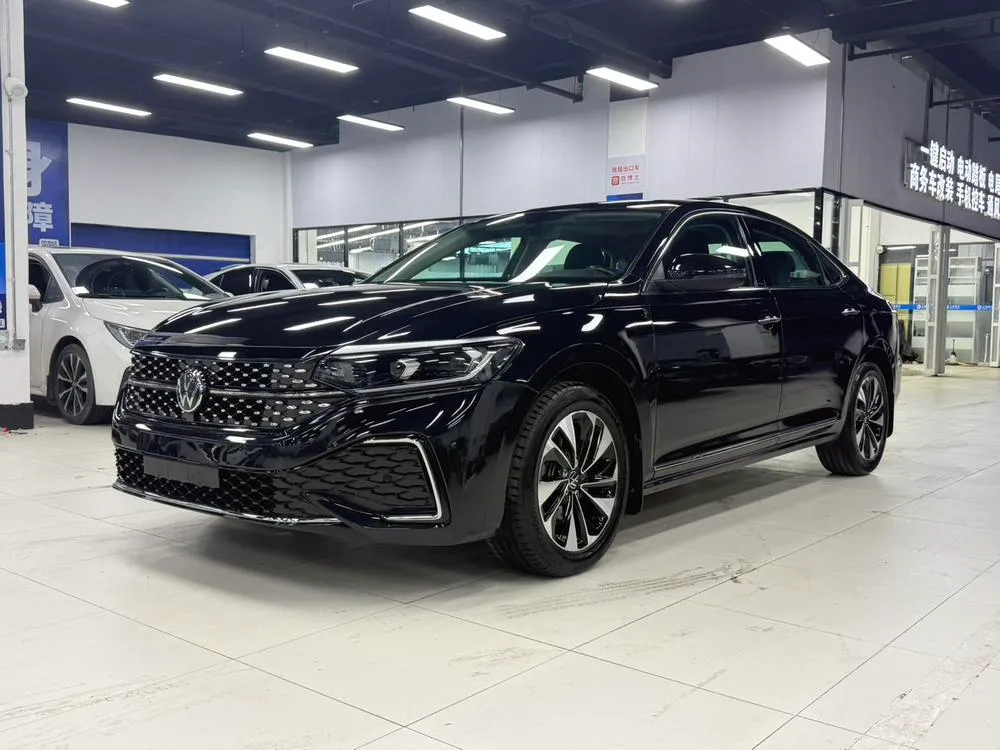 Volkswagen Passat, 2023