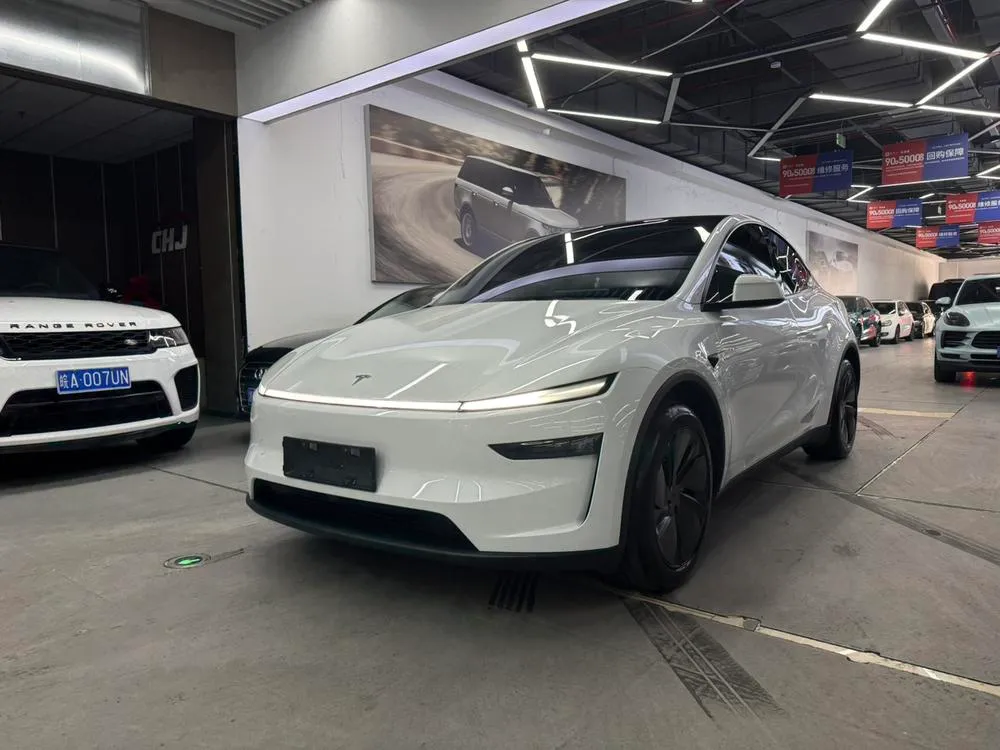 Tesla Model Y, 2025