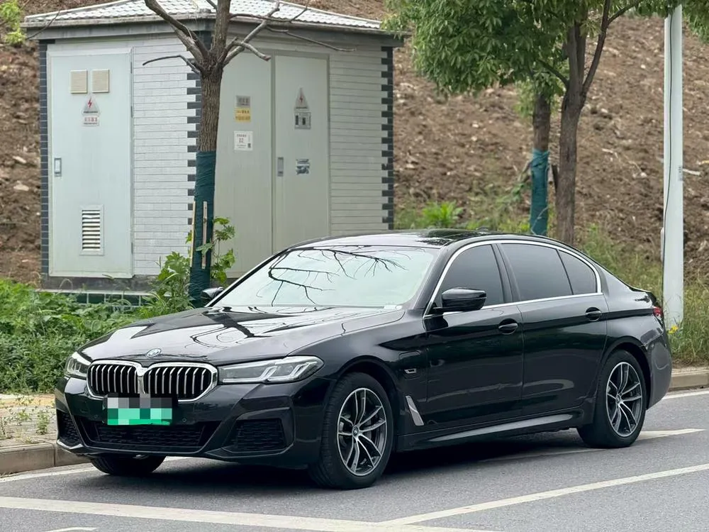 BMW 5-Series PHEV 535Le Luxury, 2022 — фото 1