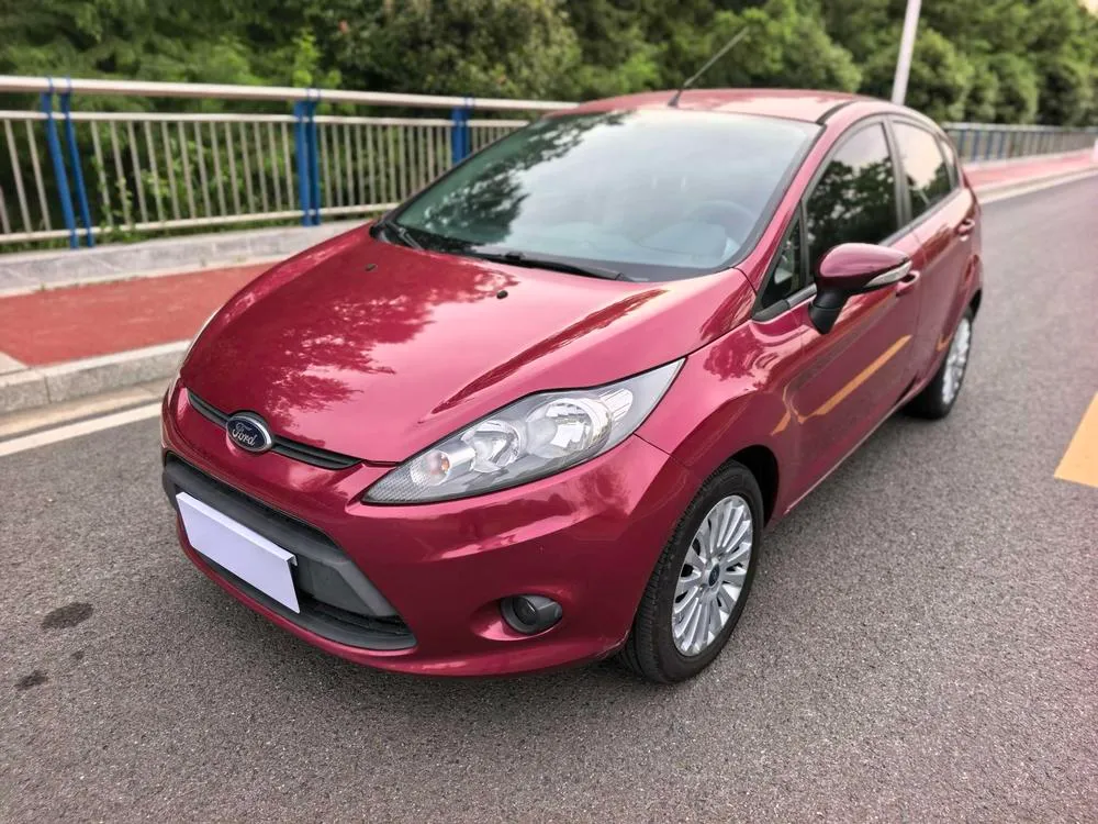 Ford Fiesta Hatchback 1.5L Auto Fashion Version, 2011 — фото 1