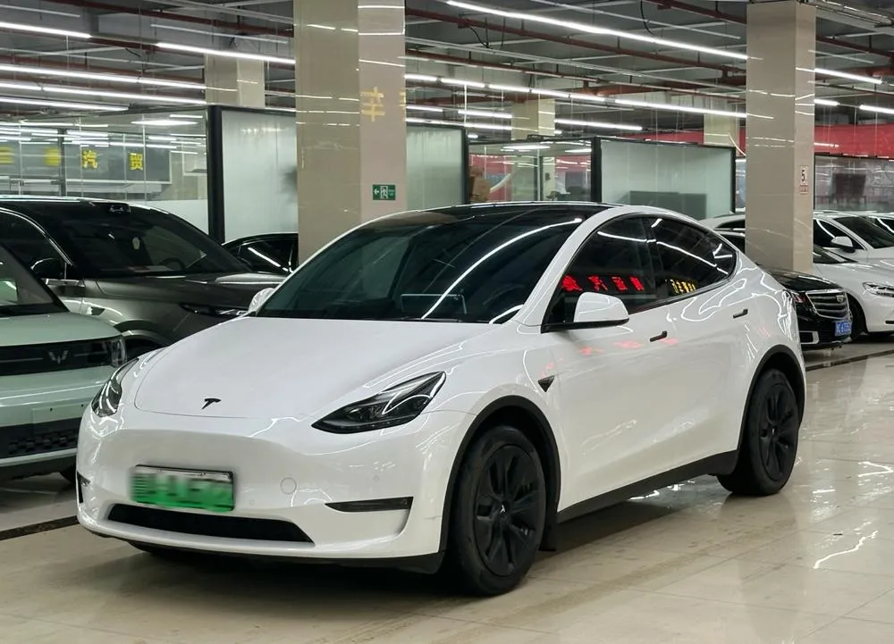 Tesla Model Y, 2022