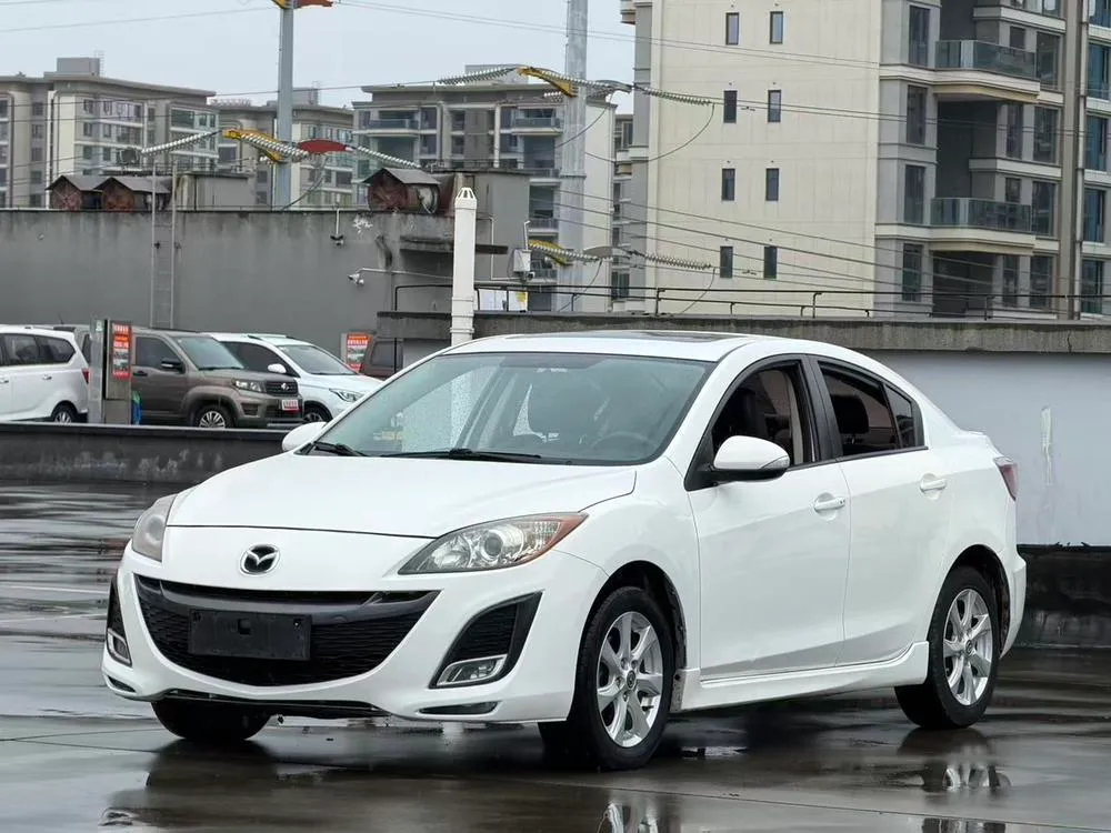 Mazda 3 Xingcheng Hatchback 2.0L Auto Luxury Version, 2012 — фото 1