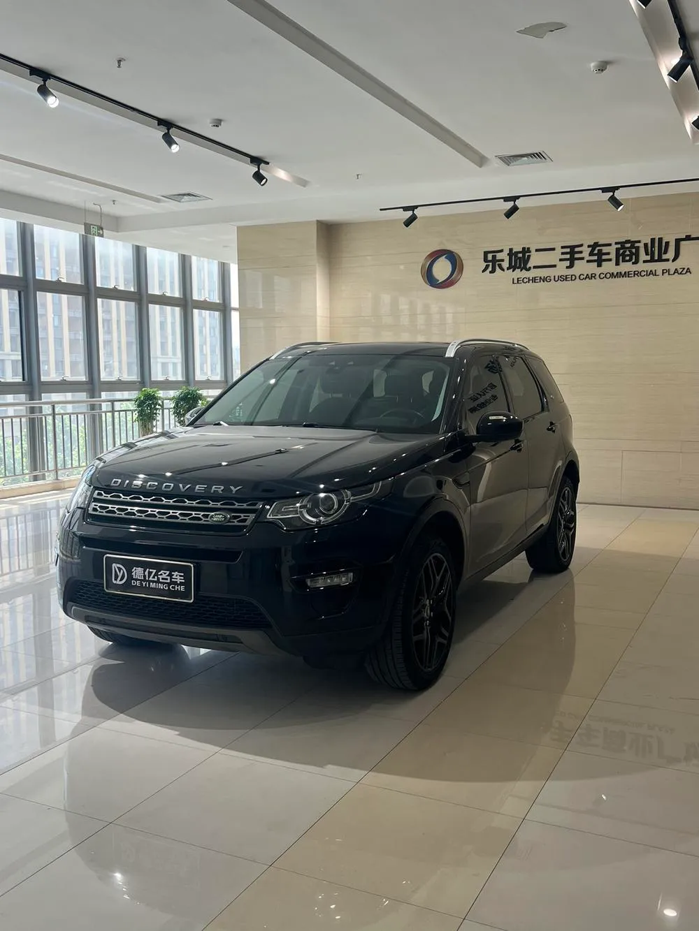 Land Rover Discovery Sport 2.0T SE, 2017 — фото 1